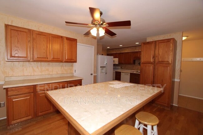 Building Photo - 1184 Holz Ave