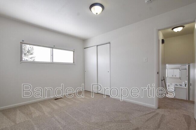 Foto del edificio - 470 N 200 W