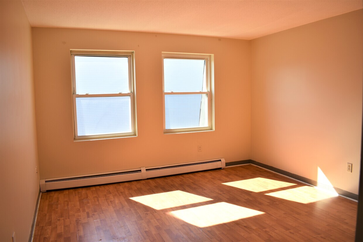 Living Room - 124 Bartlett St