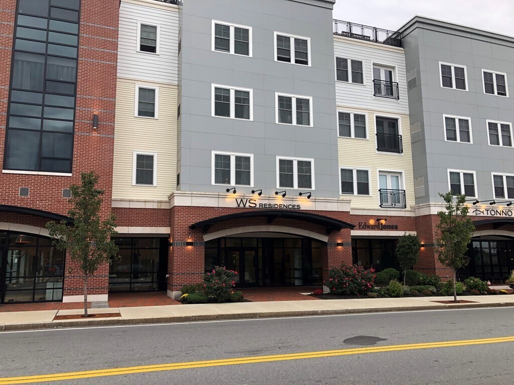 175 North Ave Unit 213, Wakefield, MA 01880 Condo for Rent in Wakefield, MA