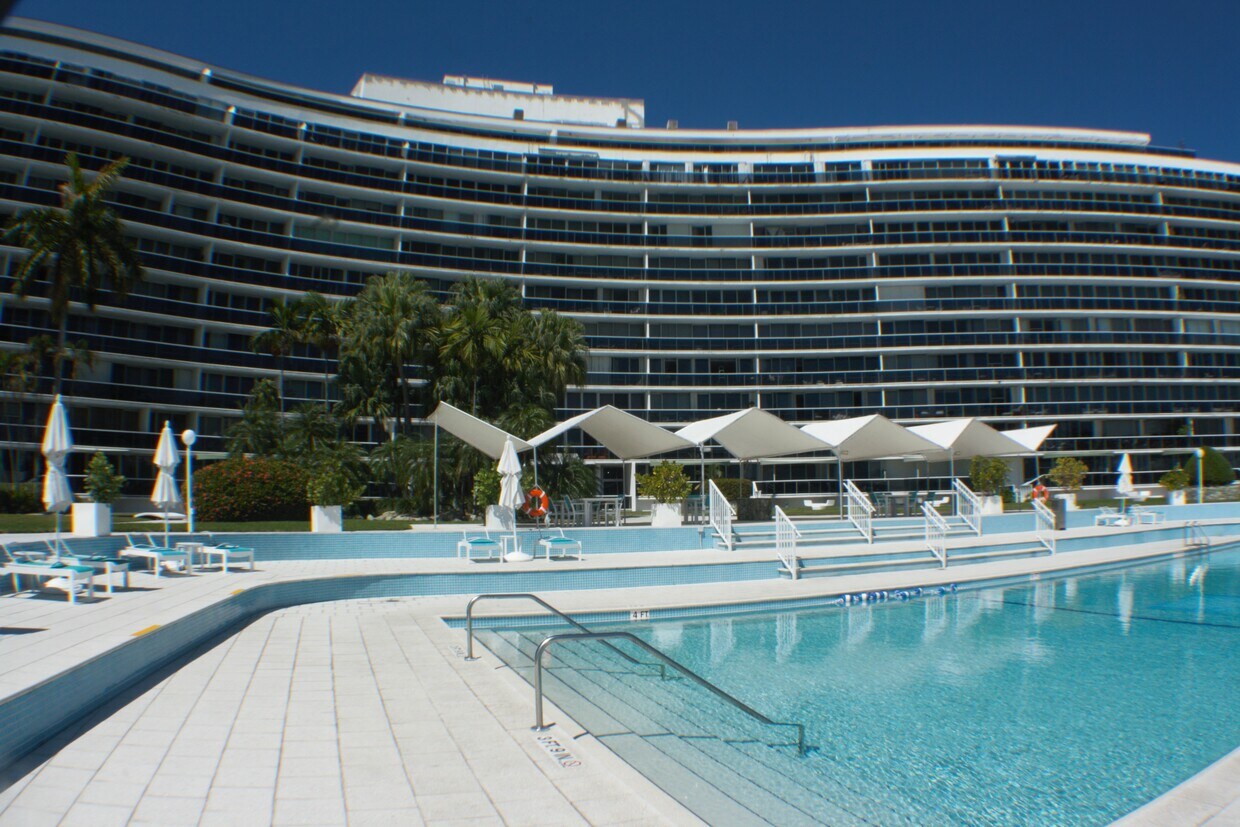 Foto principal - 900 Bay Dr