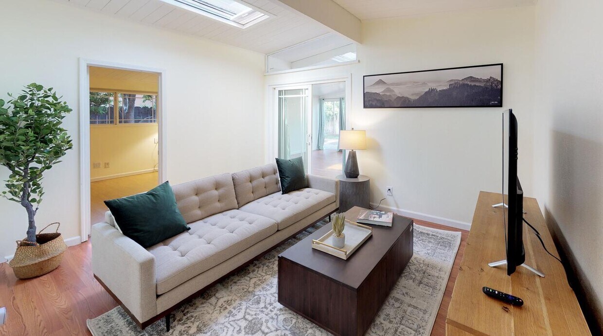 Primary Photo - Room in 4 Bedroom Home at 921 Lakebird Dr