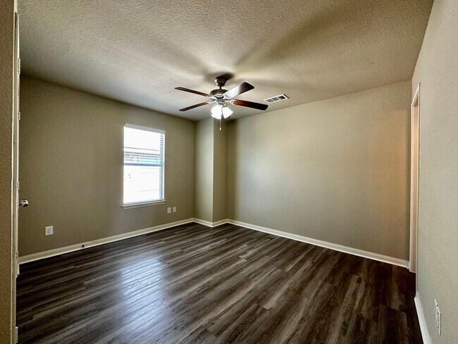 Foto del edificio - 4 Bd / 4.5 Ba Townhouse Minutes from Baylo...