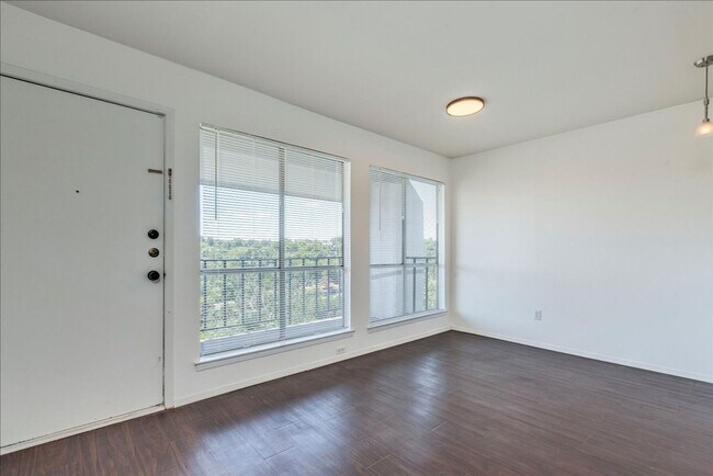Foto del edificio - Welcome to the Northwest Hills 2 bd/2 bath condo