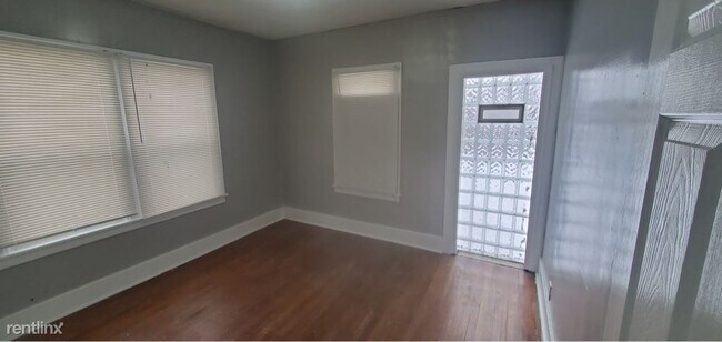 Building Photo - 3 br, 1 bath Duplex - 14883 Holmur St Beau...