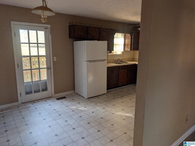 Building Photo - 11 Hammonds Dr