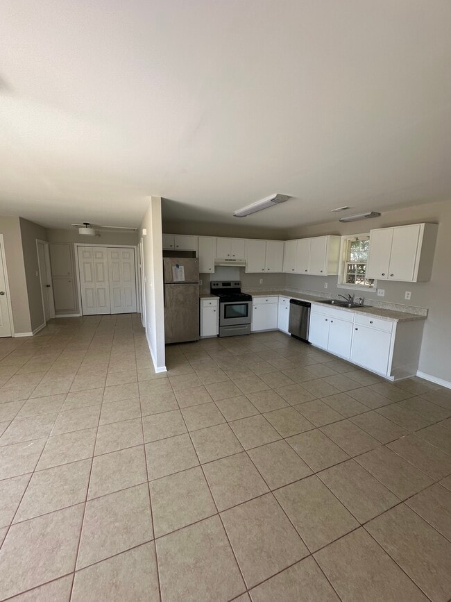 Kitchen - 309 Toy Ln