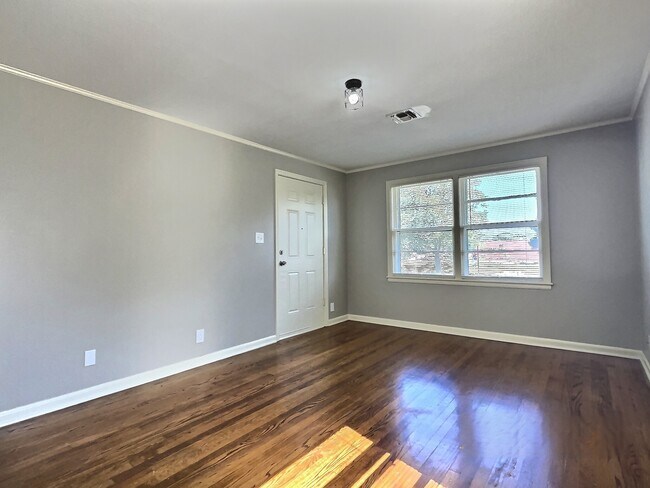 Foto del edificio - 3928 E 1st St
