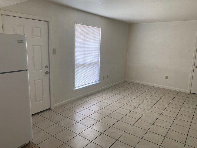 Living room - 619 Warren St