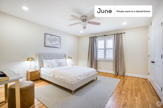 Building Photo - Private bedroom in 3 bed/2 bath Home