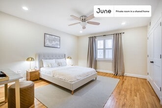 Building Photo - Private bedroom in 3 bed/2 bath Home
