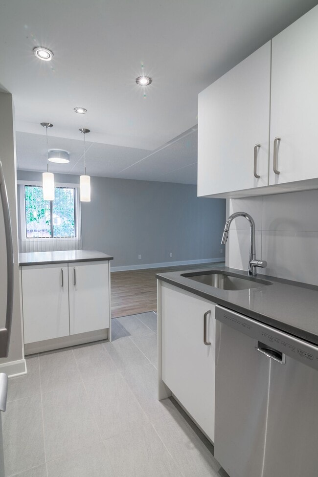 Building Photo - 1550 Avenue Filion