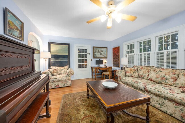 Building Photo - 630 Pleasant St