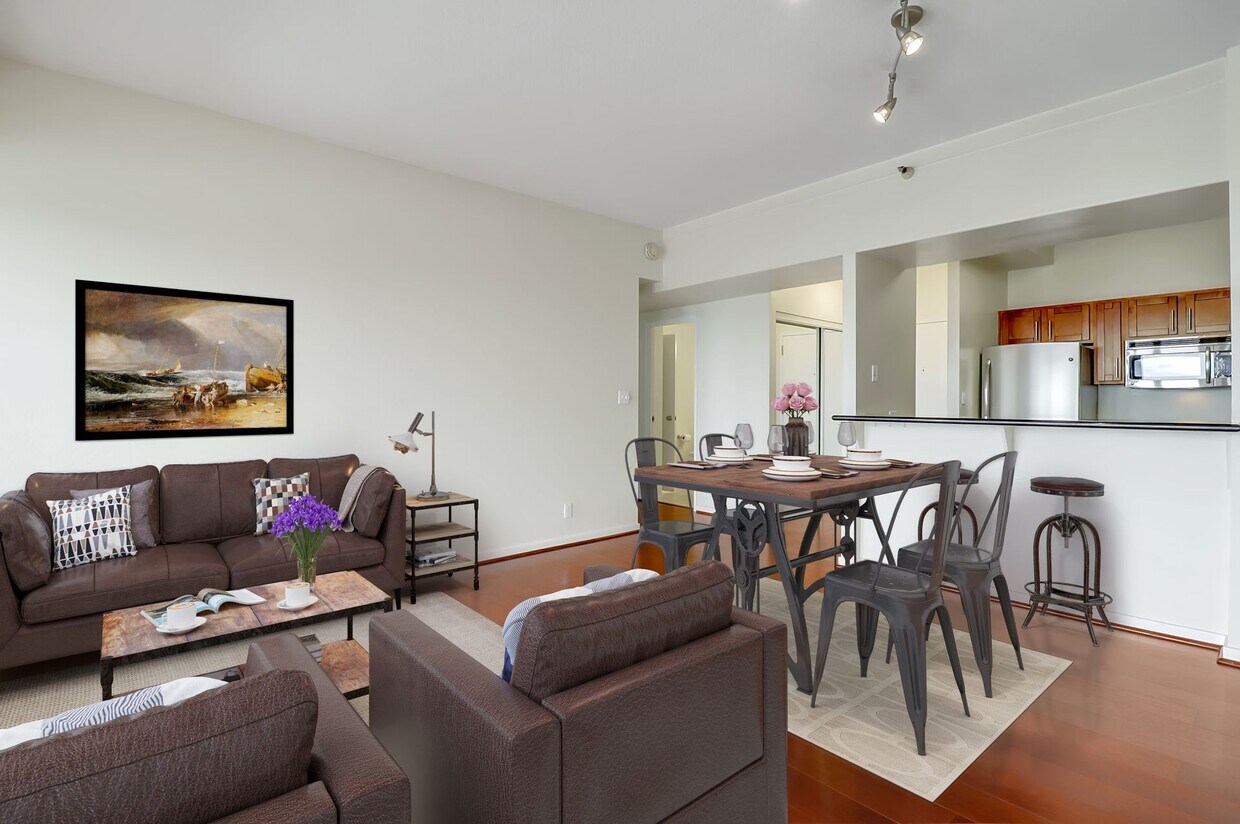 Foto principal - 6363 Christie Ave