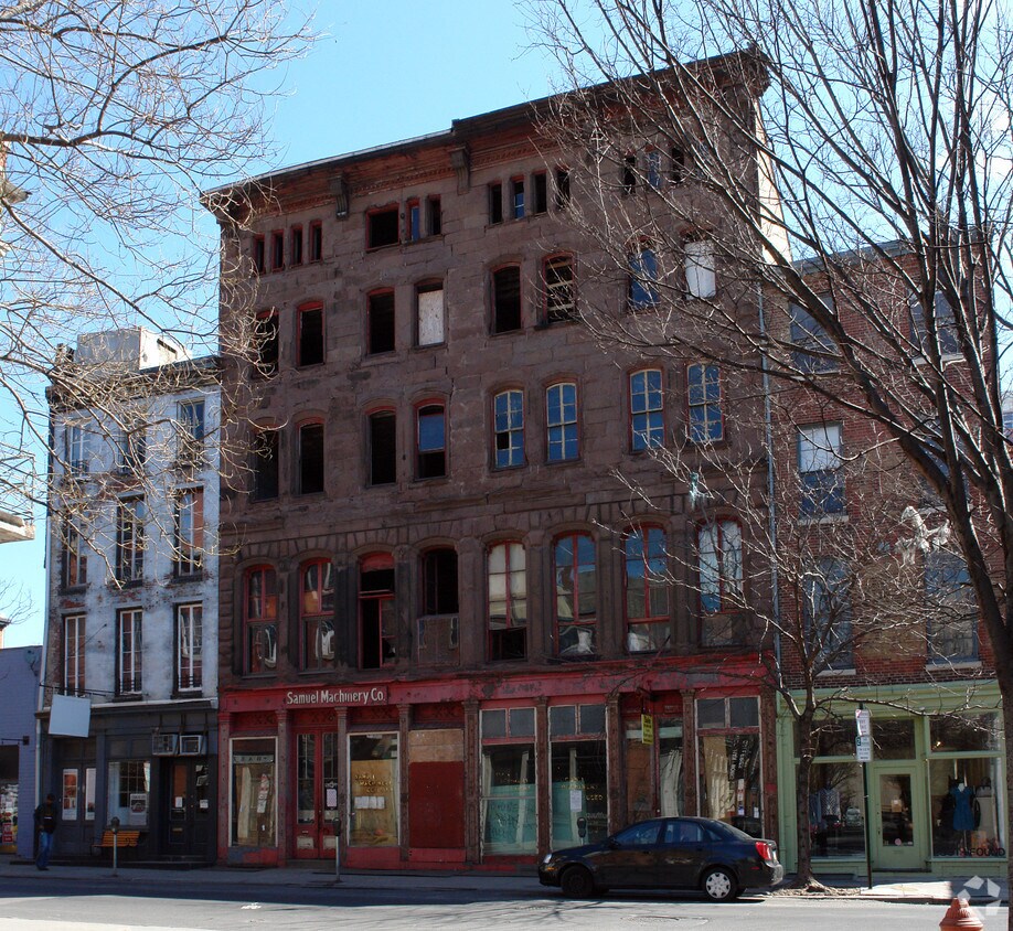 Building Photo - 135 N 3rd St