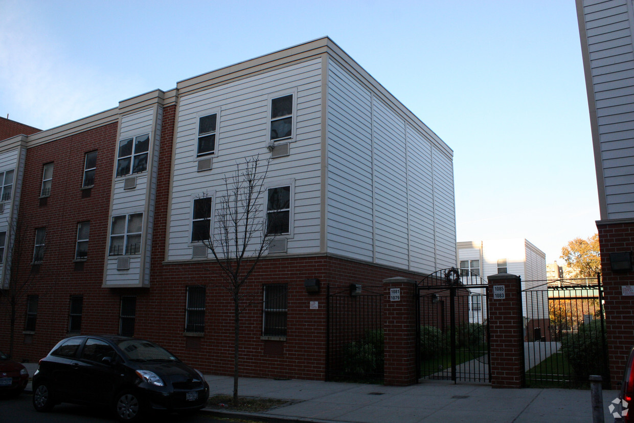 Stadium Court Apartments