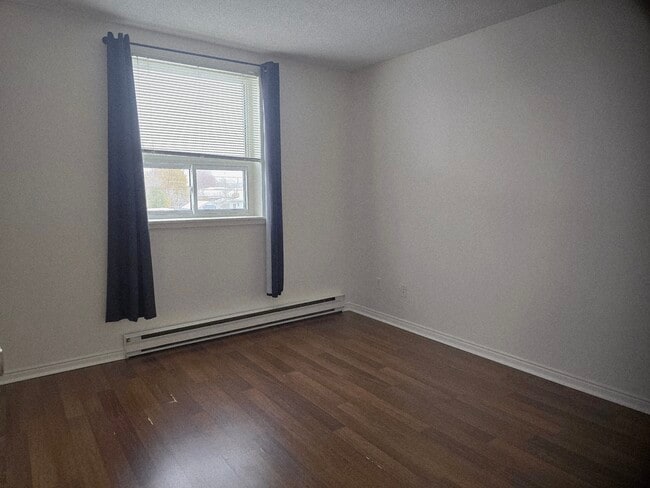 Building Photo - 89 Ontario St N