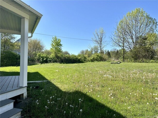 Building Photo - 102 Vosburgh Rd