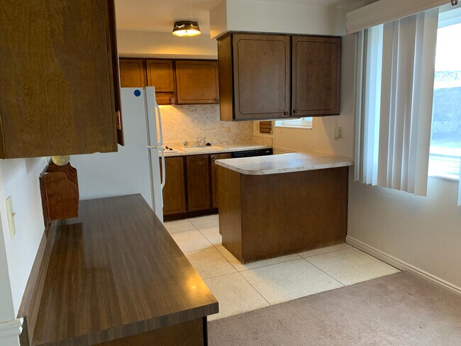 Desk/dining/kitchen - 2220 E Murray Holladay Rd