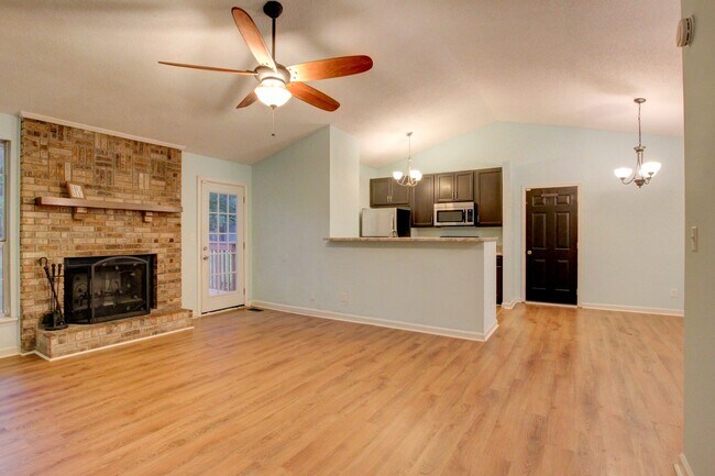 Building Photo - Amazing Brick Front Ranch Style Home With Open Floorplan, Brick Front Fireplace and Stainless App...