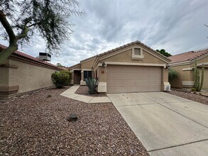 Building Photo - 3026 E Pontiac Dr