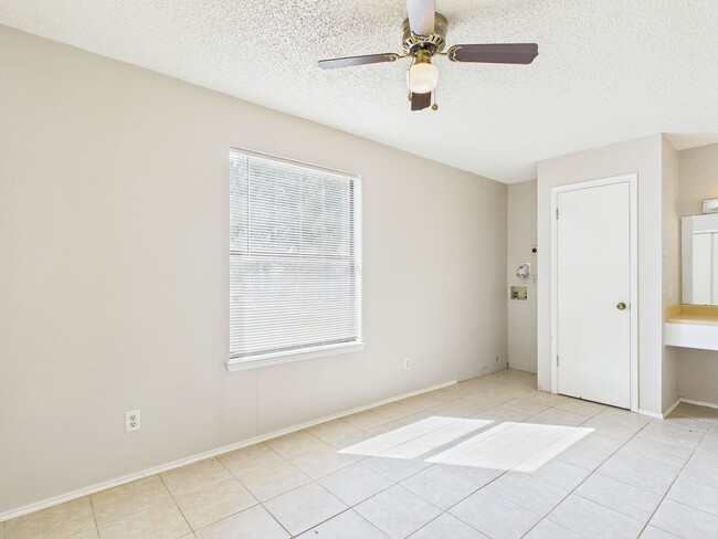 Building Photo - 295 Billie Dr