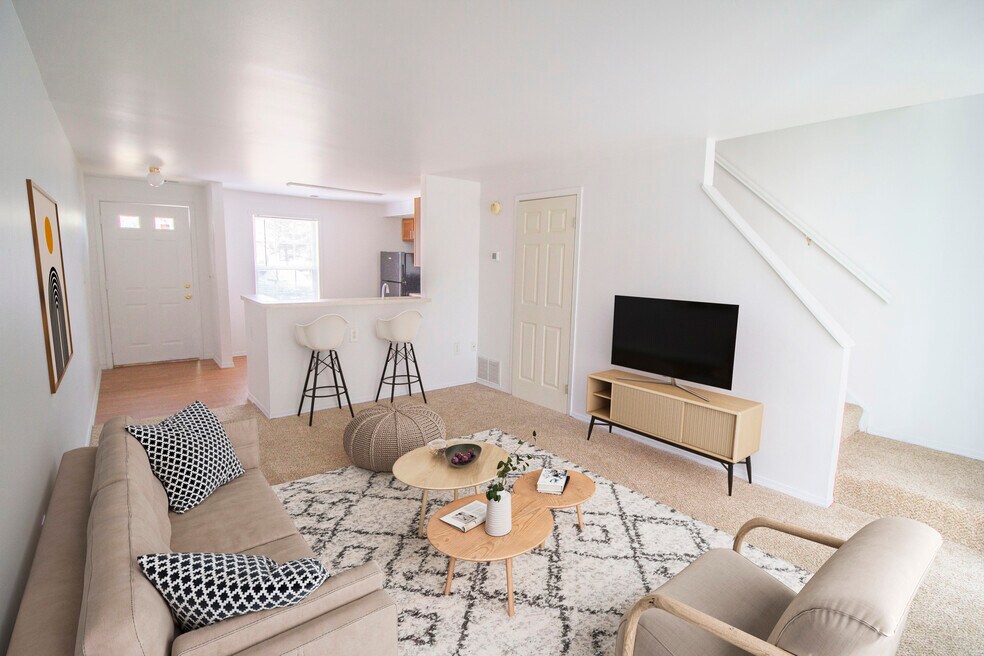 Photo inspiration: Picture Idea: Apartments For Rent With High Ceilings Near Westwood Park