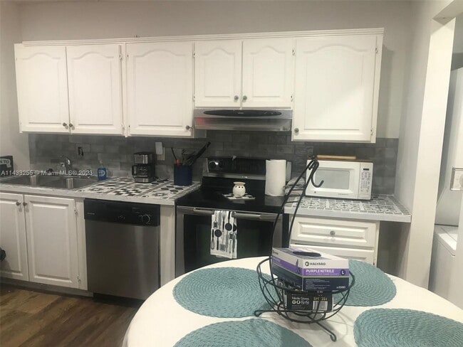 Building Photo - 2840 Lake Ida Rd