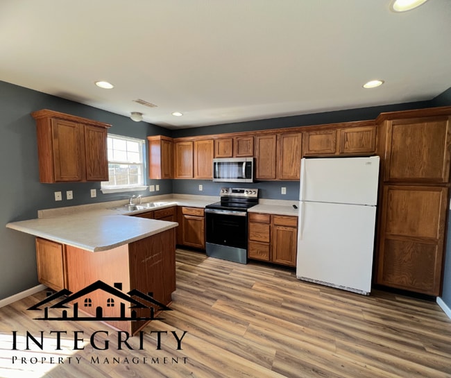 Building Photo - Single Family Home Close to FLW