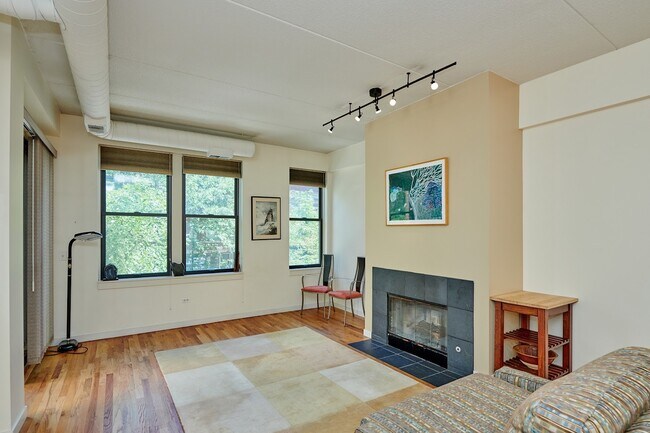 Building Photo - 4110 N Lincoln Ave