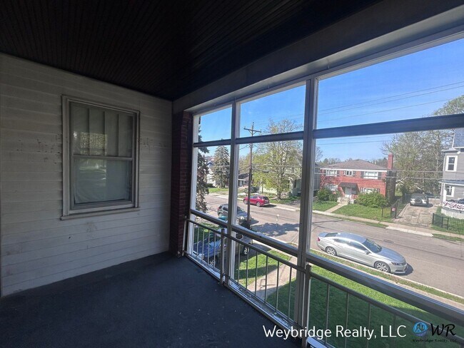 Foto del edificio - 862 Academy Ave