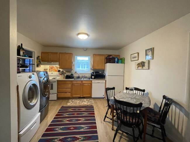 Foto del edificio - 4021 Goodell Ln