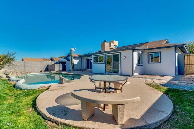 Building Photo - 3034 N 71st Dr