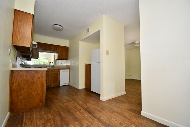 Building Photo - Saratoga Street Duplex