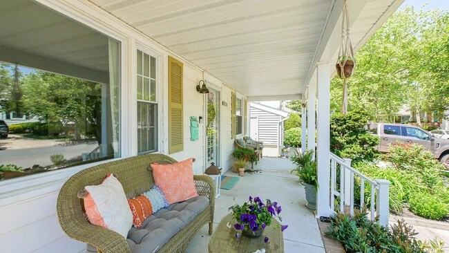 Building Photo - 110 N Pembroke Ave