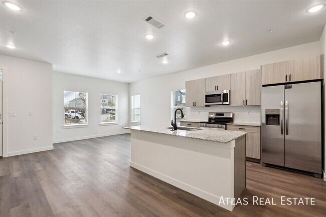 Building Photo - 669 Coney Aly