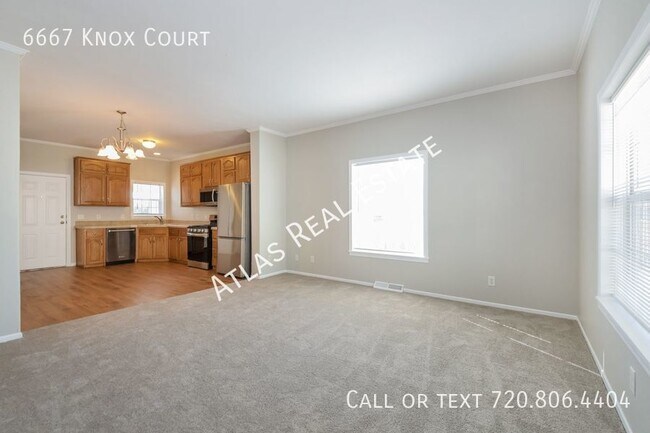 Foto del edificio - Charming 3-Bedroom, 2-Bathroom Home with D...