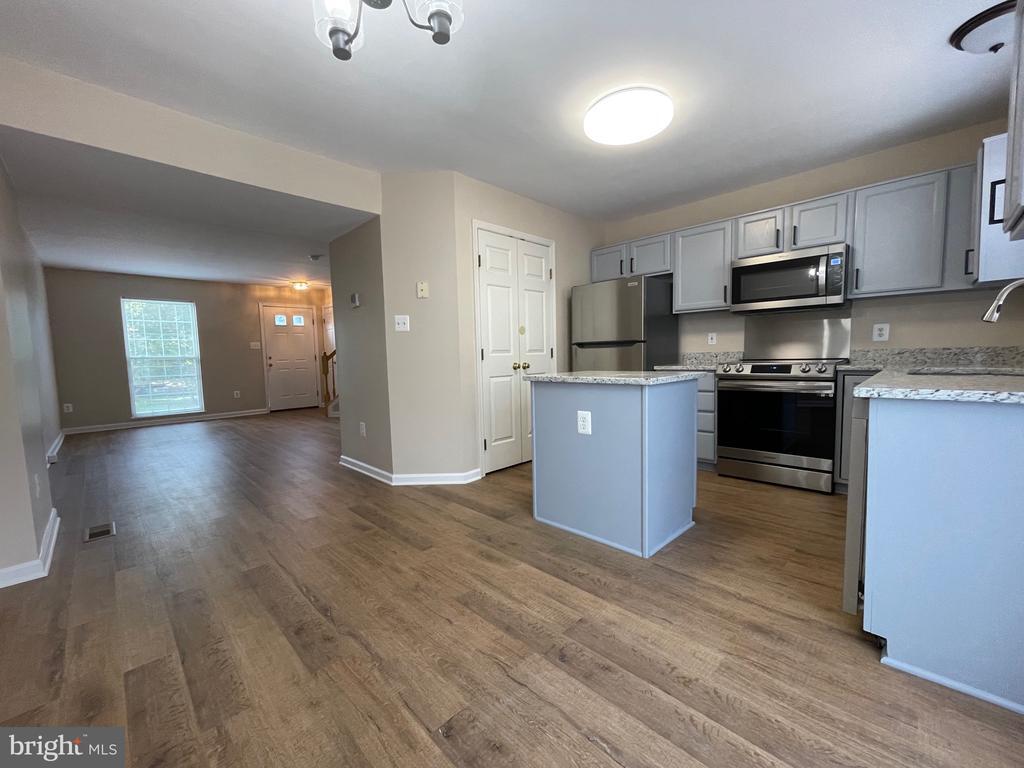 6368 Michael Robert Dr, Springfield, VA 22150 Townhome Rentals in