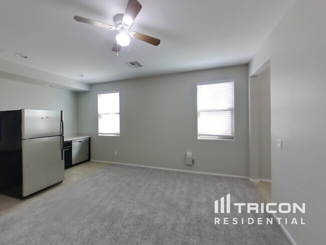 Foto del edificio - 12226 W Chase Ln