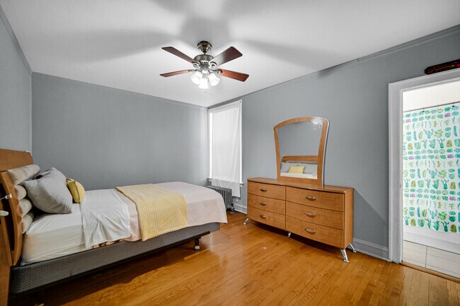 Foto del edificio - 7428 S Bennett Ave