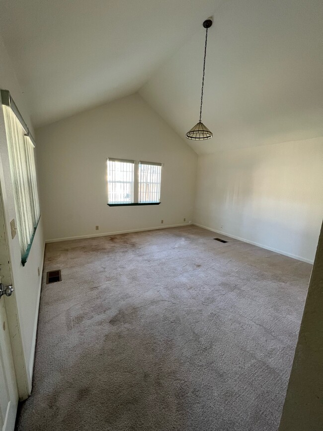 Building Photo - 3850 Pentagon Rd