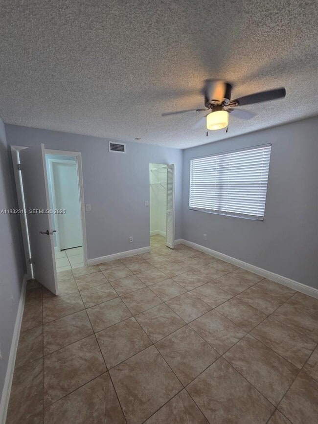 Building Photo - 1241 SW 46th Ave