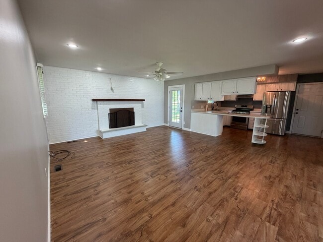 Building Photo - 9200 W Lone Beech Dr