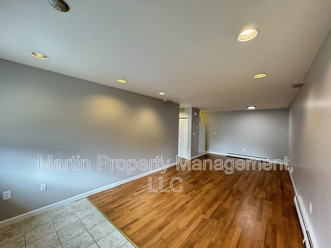 Building Photo - 22 Kenmar Dr