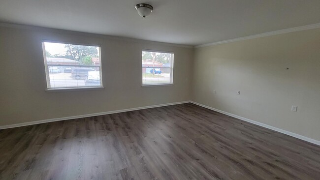 Foto del edificio - 8255 Mathonia Ave