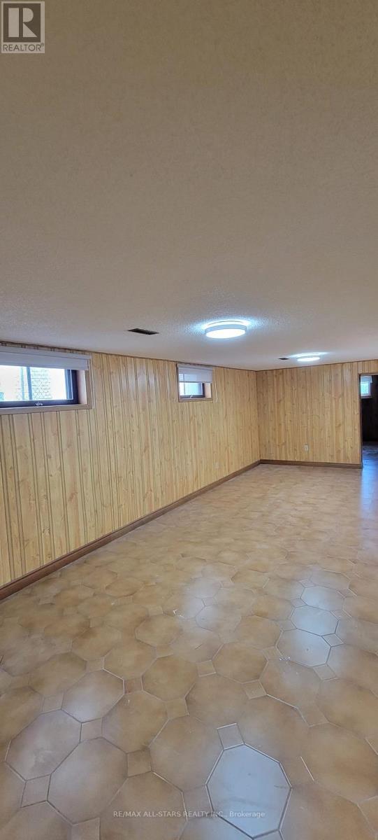 Building Photo - 272 Stouffer St