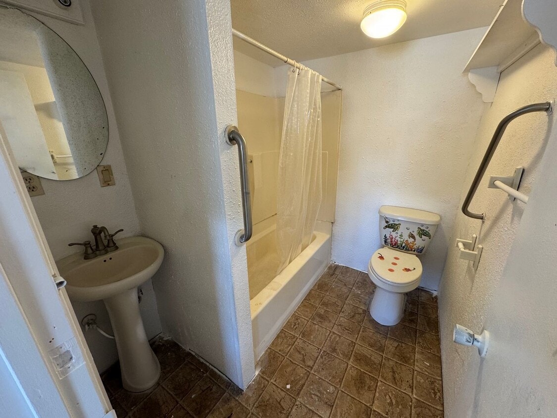 Foto del edificio - 618 Basin St NW