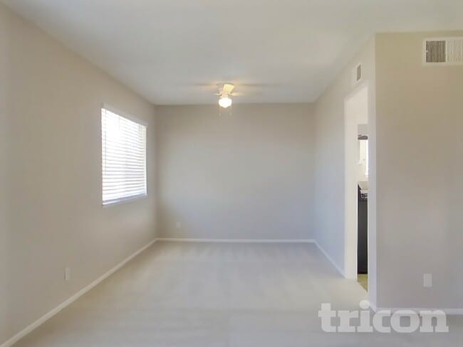 Foto del edificio - 14948 Cliffrose Ct