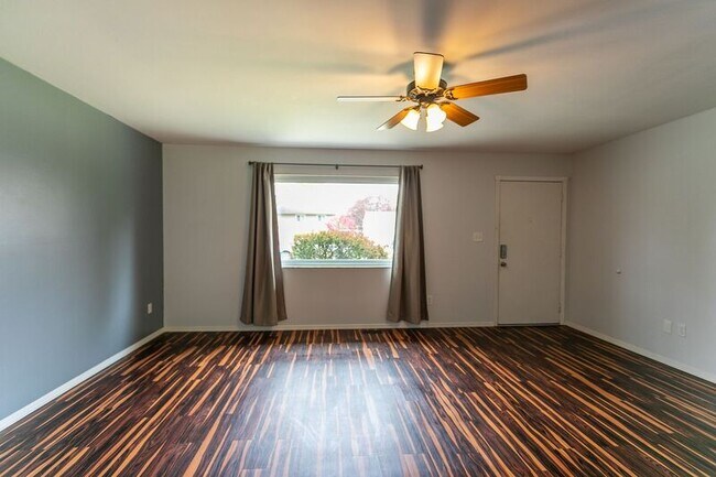 Foto del edificio - 4759 Arnold Ave