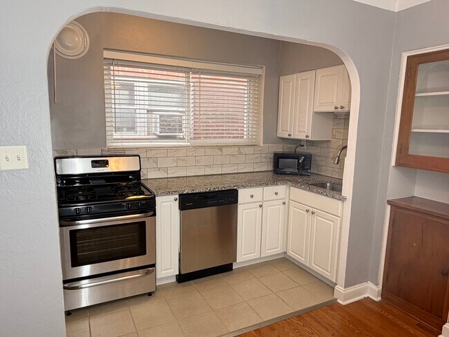 Foto del edificio - 6618-6620 Devonshire Ave